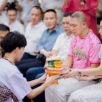 “นายกโก๊ะท่าทราย”  ”จัดพิธีขอขมาและปรงผมนาคบวชลูกชาย“กัลยาณมิตรร่วมอนุโมทนาบุญคับคั่ง