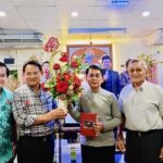 อดีตรองนายกรัฐมนตรีและอดีต ผบ.ทบ. , อดีตรองประธานสภาผู้แทนราษฎร , ประธานมูลนิธิครอบครัวพอเพียง และศิลปินดัง ร่วมงานวันเกิด ที่ปรึกษาผู้ว่าราชการจังหวัดสิงห์บุรี