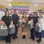 สโมสรโรตารีพญาไท ร่วมกับ โครงการอาหารพระราชทาน ทำอาหารไปแจกแก่ผู้มาร่วมงานน้อมส่งเสด็จสู่สวรรคาลัย สมเด็จพระเจ้าลูกเธอ เจ้าฟ้าพัชรกิติยาภา