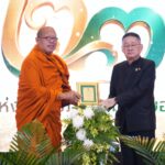 หลวงพี่น้ำฝน วัดไผ่ล้อมพระอารามหลวง นครปฐม  รับรางวัลผู้ทำคุณประโยชน์ให้แก่ สพฐ. ประจำปี 2569