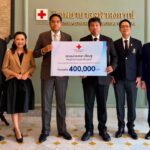 คุณอัศวรรณ์ เรืองชู บุตรชายคุณแม่วรรณา เรืองชู เป็นตัวแทนครอบครัวเรืองชู มอบเงินบริจาค จำนวน 400,000 บาท ให้แก่โรงพยาบาลจุฬาลงกรณ์ สภากาชาดไทย