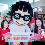 ทรู x โก๋แก่ เติมสีสันการเริ่มต้นทริปเมืองไทย กับ “Stay Connected, Stay Crunchy” เชื่อมต่อทุกการเดินทางกับ Thailand’s No.1 Tourist SIM พร้อมรับฟรี! โก๋แก่ มันทุกเม็ด ถั่วอร่อยสำหรับคนทุกเจนทั่วโลก ให้ได้สัมผัสเสน่ห์รสชาติไทยตั้งแต่ก้าวแรก เมื่อซื้อ True dtac Tourist SIM 499 บาทขึ้นไป