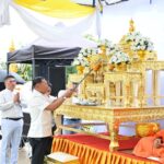 ยิ่งใหญ่สมศรัทธา! บึงสามพันจัดพิธีอัญเชิญ “หลวงพ่อบึงสามพัน” องค์ใหญ่ขึ้นประทับฐาน พร้อมอัญเชิญ “เจ้าพ่อบุญสัมพันธ์” ประชาชนร่วมพิธีคับคั่ง–นางรำ 339 คนถวายความเคารพ
