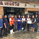 ผู้ว่าฯ ชลบุรี รุดเยี่ยมผู้ประสบอุทกภัยบางเสร่ มอบถุงยังชีพพร้อมให้กำลังใจ