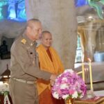 “พล.ร.อ.พงษ์เทพ หนูเทพ” องคมนตรี เยี่ยมชมศูนย์เรียนรู้ “โคก หนอง นา” ม่อนพญานาคราช จ.พะเยา โดยมี “พระครูไทย” นำชมการพัฒนาพื้นที่ตามหลักเศรษฐกิจพอเพียง