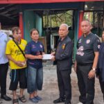 บุรีรัมย์ ‘โสภณ’ รุดซับน้ำตาผู้ประสบอัคคีภัยบุรีรัมย์ 10 หลัง มอบเงิน-ถุงยังชีพ พบเรื่องอัศจรรย์ภาพ ร.9 ไร้รอยไหม้