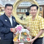 อดีต ผบช.ภ.5  ให้เกียรติเข้าอวยพรเนื่องในโอกาสวันคล้ายวันเกิดล่วงหน้า (7 ต.ค.) แด่ ดร.พีรวัฒน์ สุรเศรษฐ