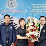 ประธานมูลนิธิครอบครัวพอเพียงแสดงความยินดีกับผู้อำนวยการเขตห้วยขวาง พร้อมหารือเรื่องเด็กเยาวชนและผู้สูงอายุ